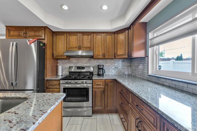 29450 Desmond Drive, Warren, MI 48093