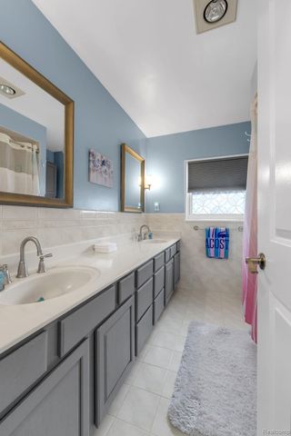 29450 Desmond Drive, Warren, MI 48093