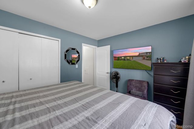 29450 Desmond Drive, Warren, MI 48093