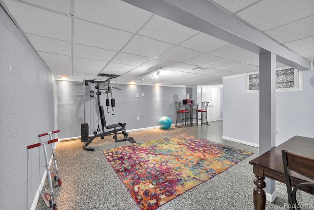 29450 Desmond Drive, Warren, MI 48093