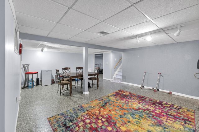 29450 Desmond Drive, Warren, MI 48093