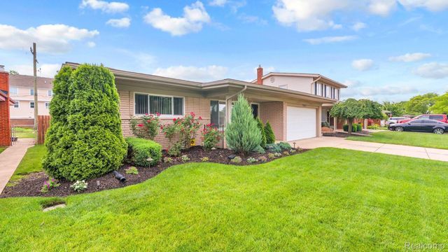 29450 Desmond Drive, Warren, MI 48093