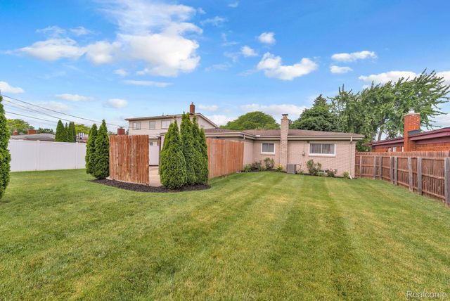 29450 Desmond Drive, Warren, MI 48093