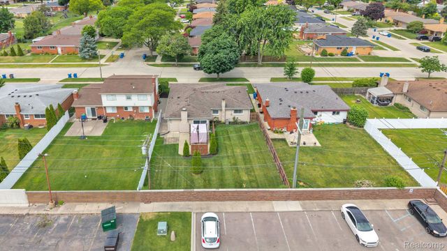 29450 Desmond Drive, Warren, MI 48093