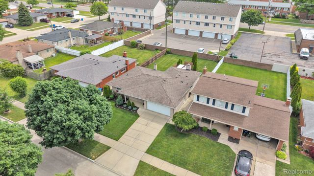 29450 Desmond Drive, Warren, MI 48093
