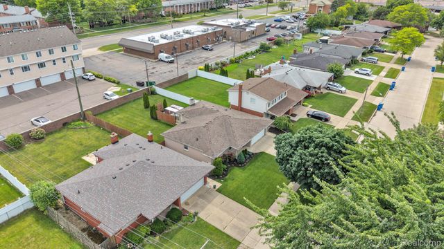 29450 Desmond Drive, Warren, MI 48093