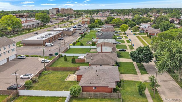 29450 Desmond Drive, Warren, MI 48093