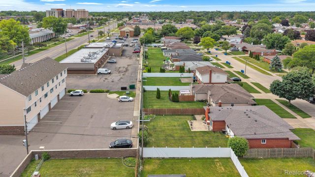 29450 Desmond Drive, Warren, MI 48093