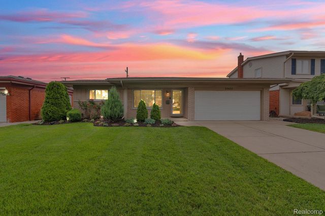 29450 Desmond Drive, Warren, MI 48093