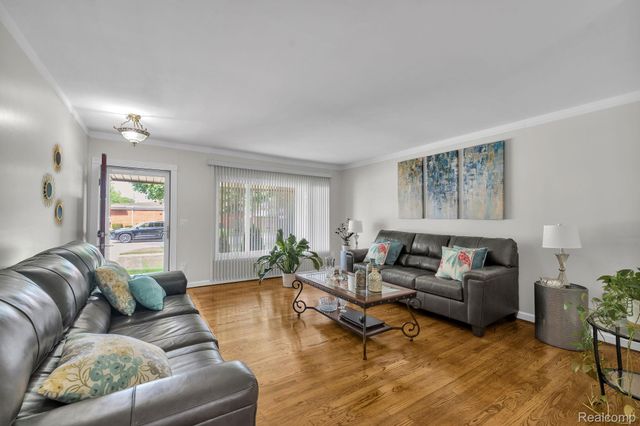 29450 Desmond Drive, Warren, MI 48093