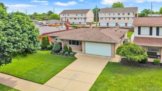 29450 Desmond Drive, Warren, MI 48093