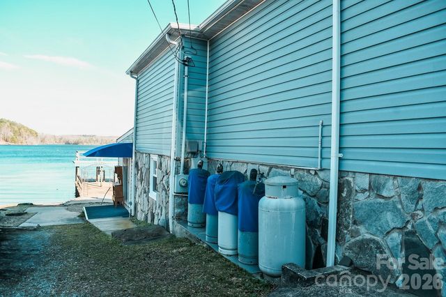 4928 Northcrest Street, Claremont, NC 28610