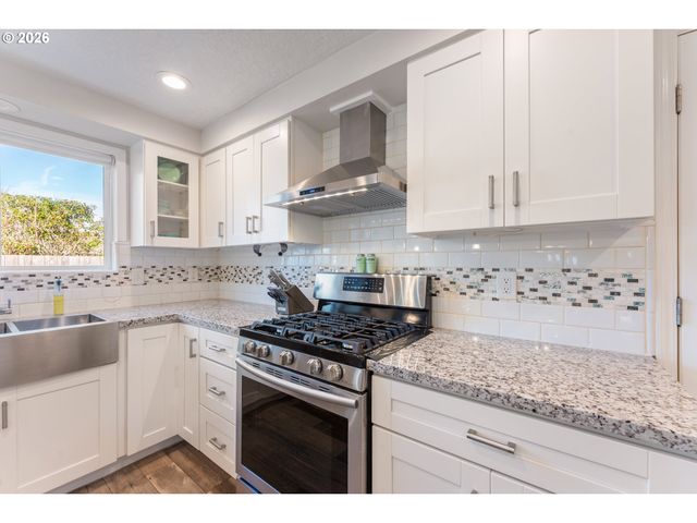 1893 Ne 12TH Ave, Hillsboro, OR 97124