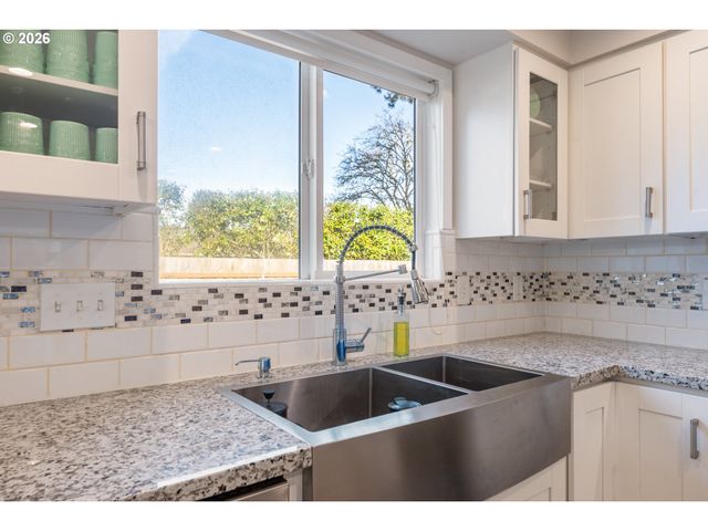 1893 Ne 12TH Ave, Hillsboro, OR 97124