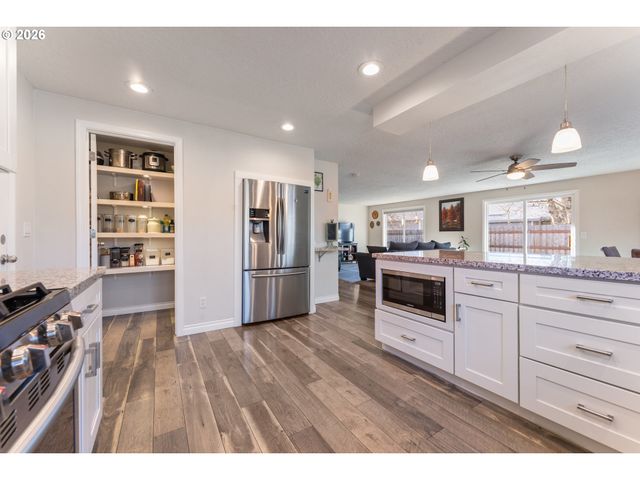 1893 Ne 12TH Ave, Hillsboro, OR 97124