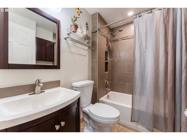 1893 Ne 12TH Ave, Hillsboro, OR 97124