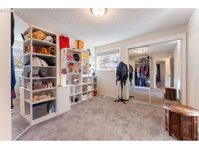 1893 Ne 12TH Ave, Hillsboro, OR 97124