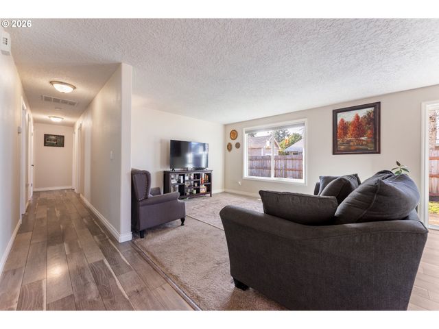 1893 Ne 12TH Ave, Hillsboro, OR 97124