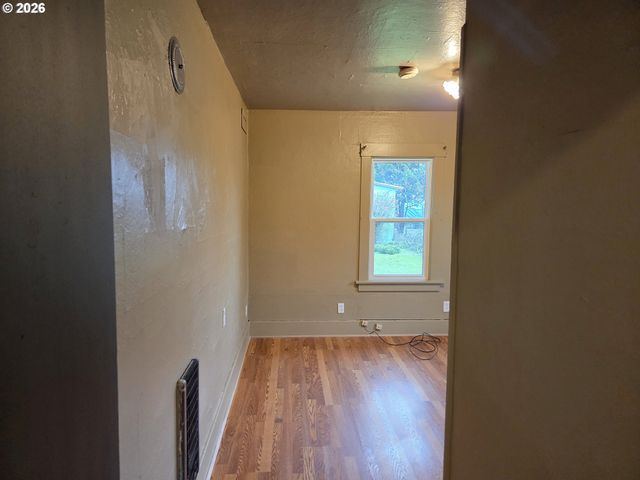 561 15TH Ave, Longview, WA 98632