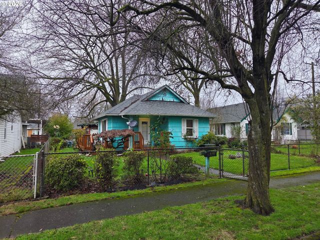 561 15TH Ave, Longview, WA 98632