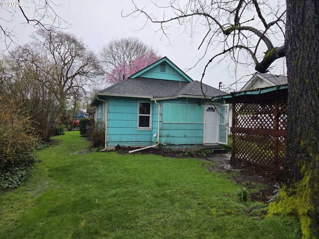 561 15TH Ave, Longview, WA 98632