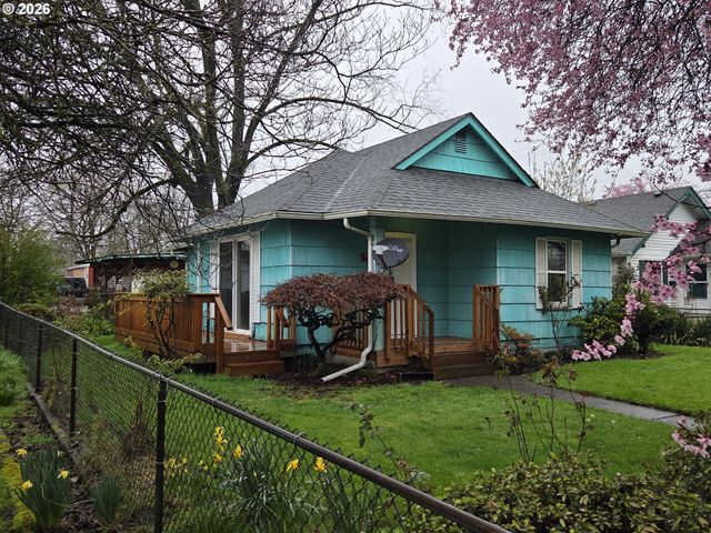 561 15TH Ave, Longview, WA 98632