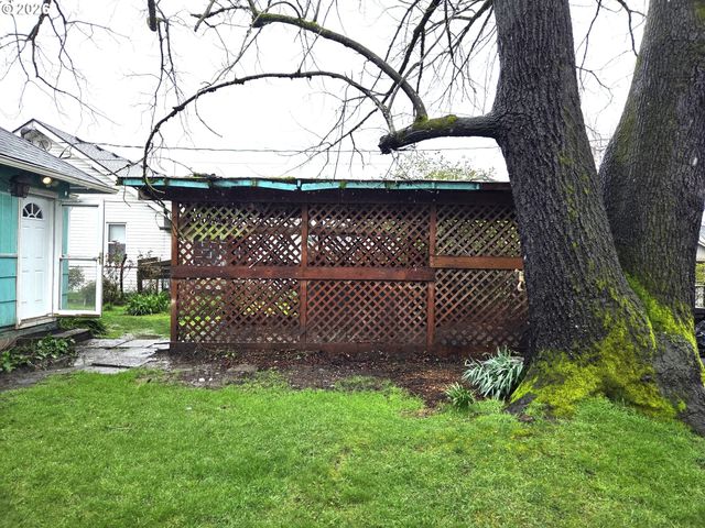 561 15TH Ave, Longview, WA 98632