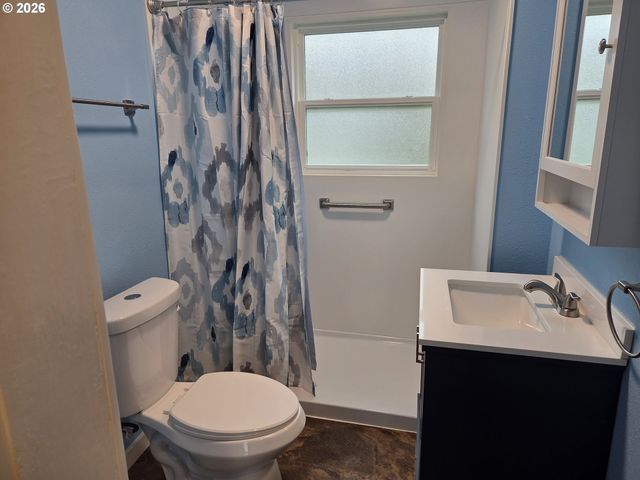 561 15TH Ave, Longview, WA 98632