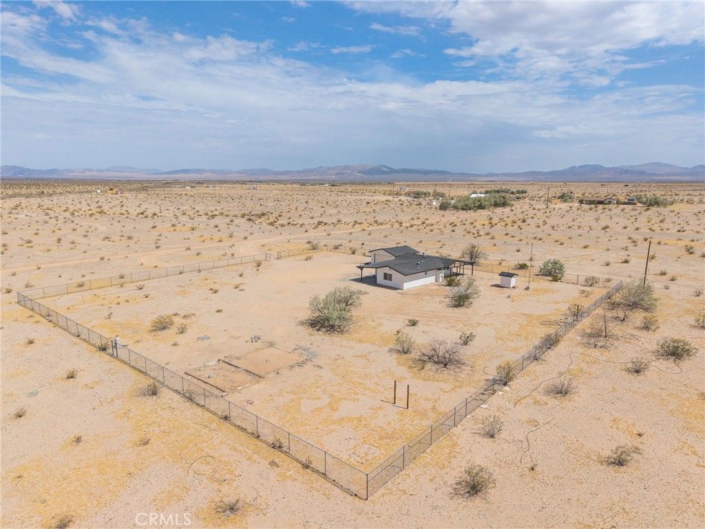 Image 6 of property listing at 83626 Carey Rd, 29 Palms, CA 92277