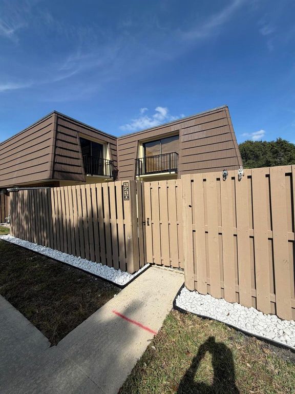1210 12th Ct Court, Palm Beach Gardens, FL 33410