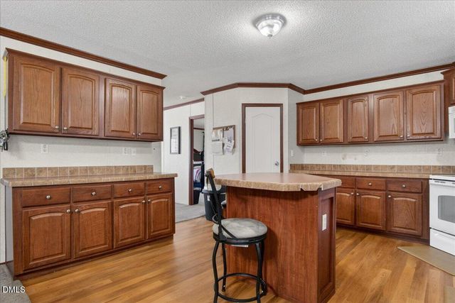 98 W Beverly Lane, Henderson, NC 27537