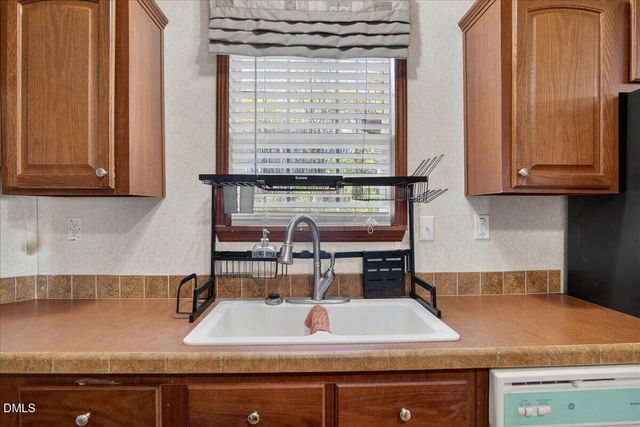 98 W Beverly Lane, Henderson, NC 27537