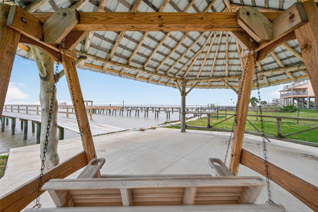 5226 Bayside Drive, Baytown, TX 77523