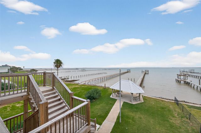 5226 Bayside Drive, Baytown, TX 77523