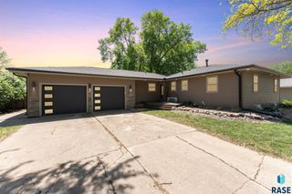 5705 W 43rd St, Sioux Falls, SD 57106