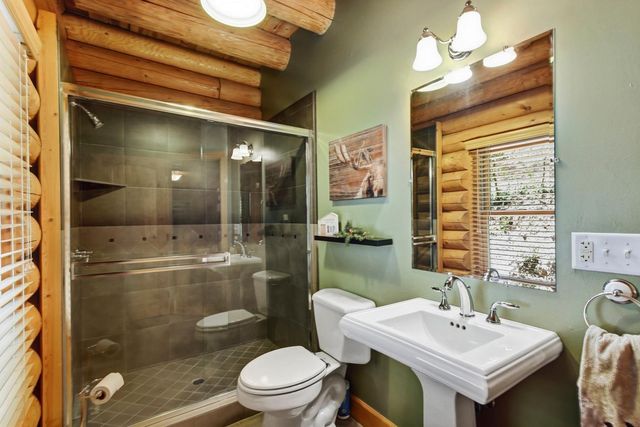 15335 Lake Arthur Rd, Auburn, CA 95602