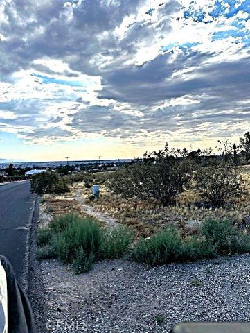 19446 Shoshonee Road, Apple Valley, CA 92307