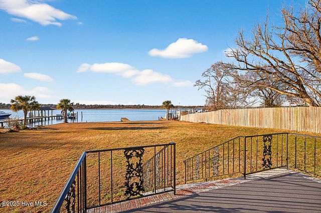 304 Madam Moores Lane, New Bern, NC 28562