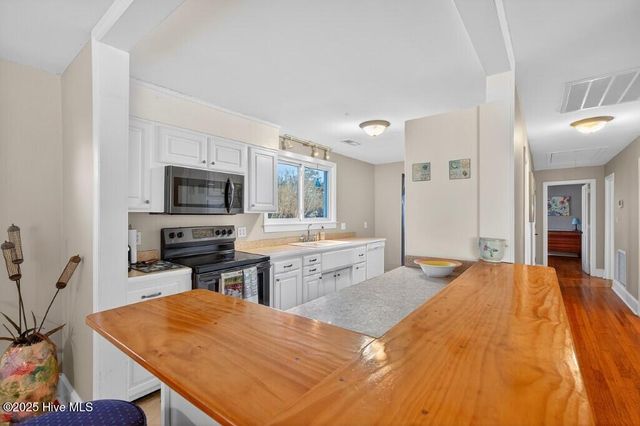 304 Madam Moores Lane, New Bern, NC 28562