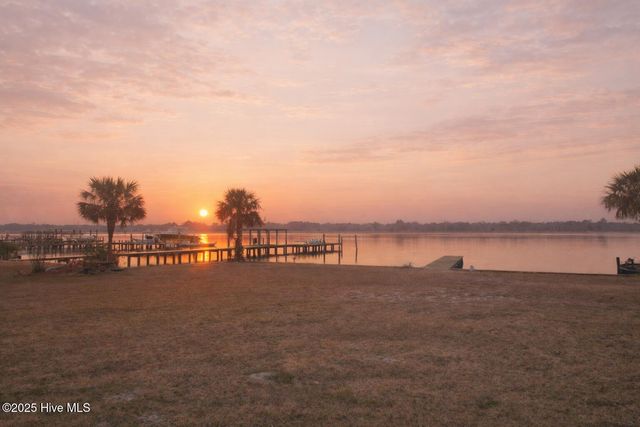 304 Madam Moores Lane, New Bern, NC 28562