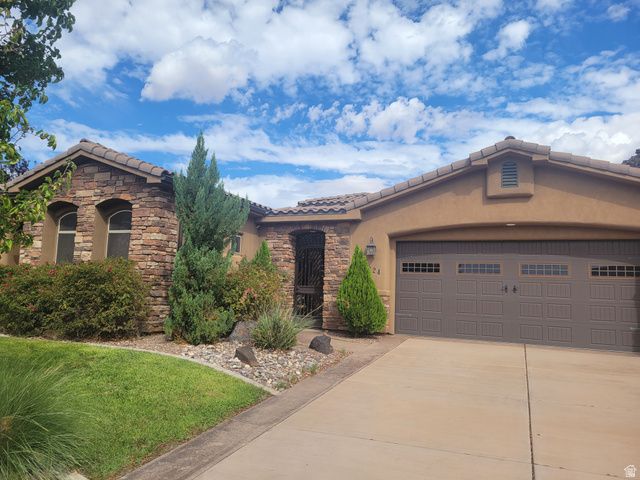 3224 W 2490 S, Hurricane, UT 84737