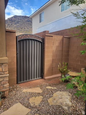 3224 W 2490 S, Hurricane, UT 84737