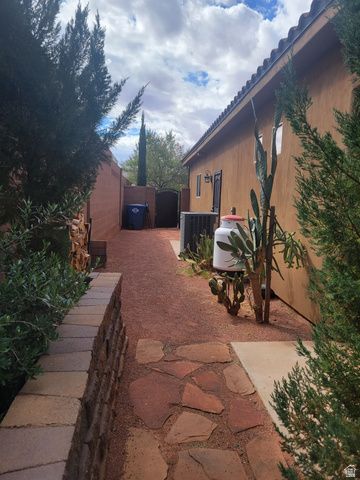 3224 W 2490 S, Hurricane, UT 84737