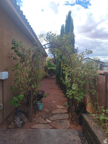 3224 W 2490 S, Hurricane, UT 84737