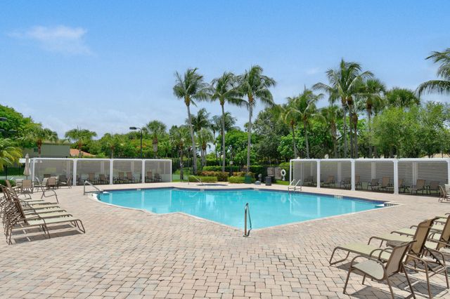 10519 Longleaf Lane, Wellington, FL 33414