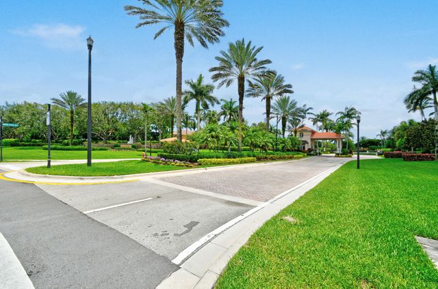 10519 Longleaf Lane, Wellington, FL 33414