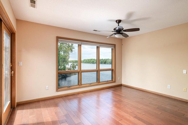 1067 Lauderdale N, Onalaska, WI 54650