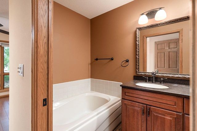 1067 Lauderdale N, Onalaska, WI 54650