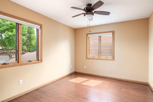 1067 Lauderdale N, Onalaska, WI 54650