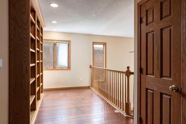 1067 Lauderdale N, Onalaska, WI 54650